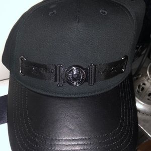 New with tag Karl Lagerfeld cap.